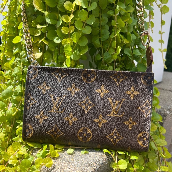 Louis Vuitton Handbags - Louis Vuitton monogram mini pouch🌙